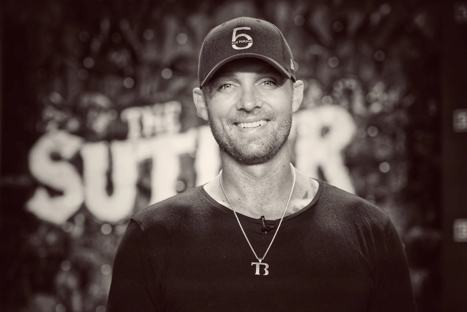 Brett Young celebrates 5 straight #1 songs. — ED RODE MULTIMEDIA